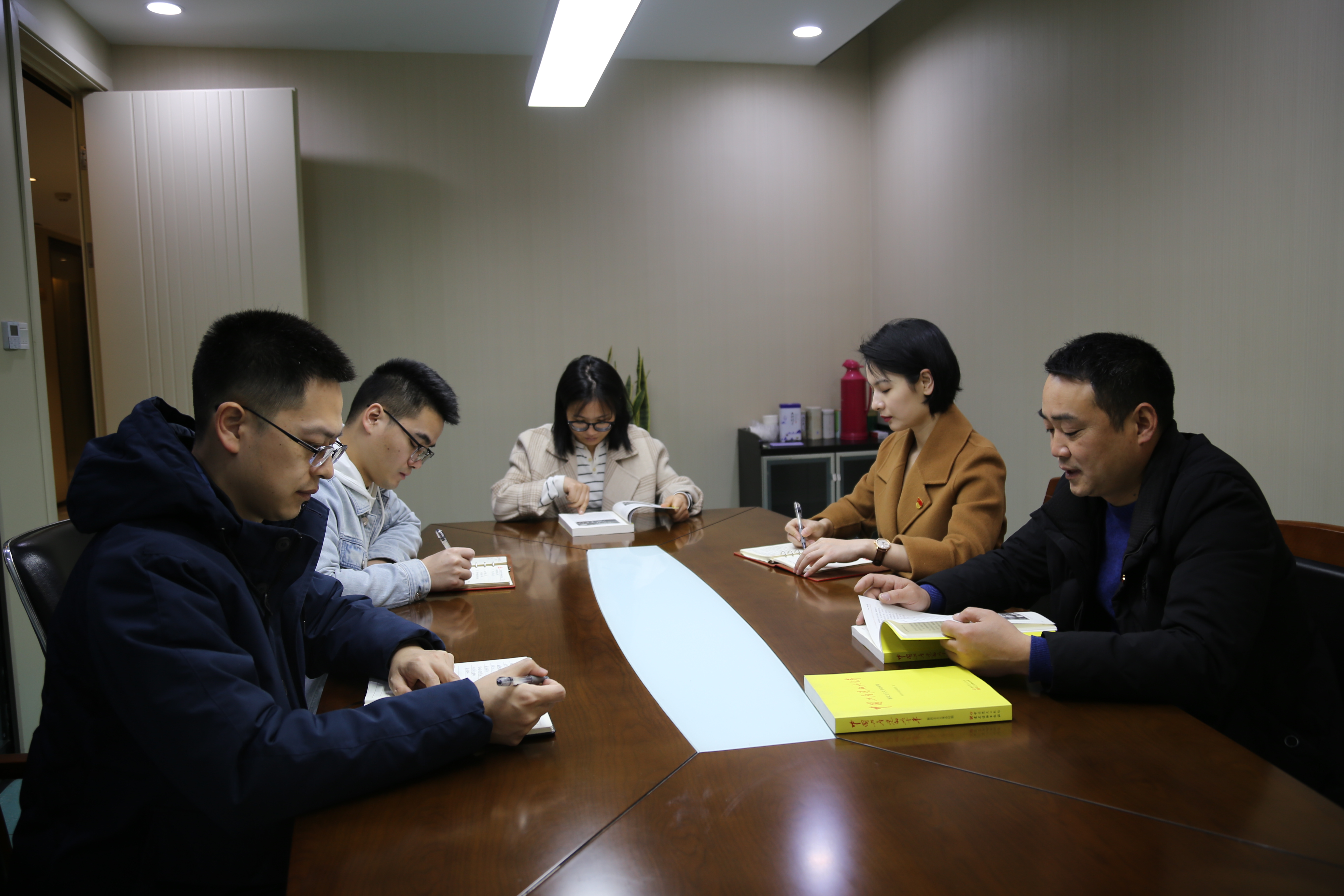 冶金物資組織學(xué)習(xí)《中國(guó)共產(chǎn)黨的九十年》